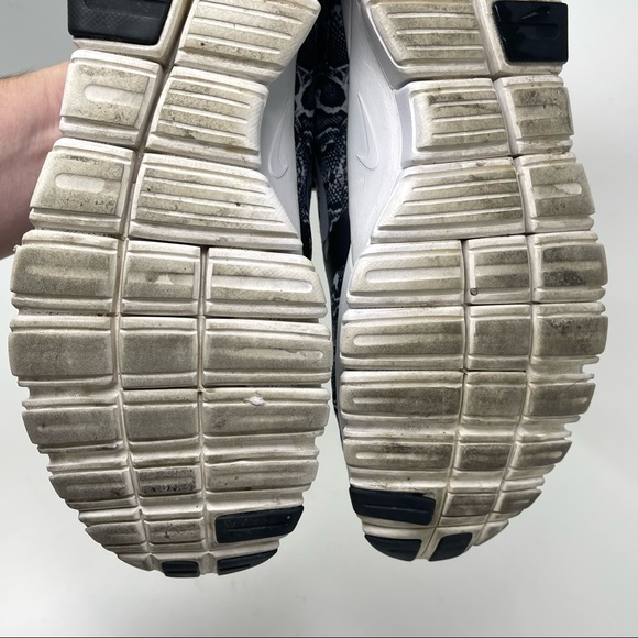 NIKE Free 5.0 V4 Black Gray Snake Print 695168-004 Running Shoes Womens - Picture 9 of 12